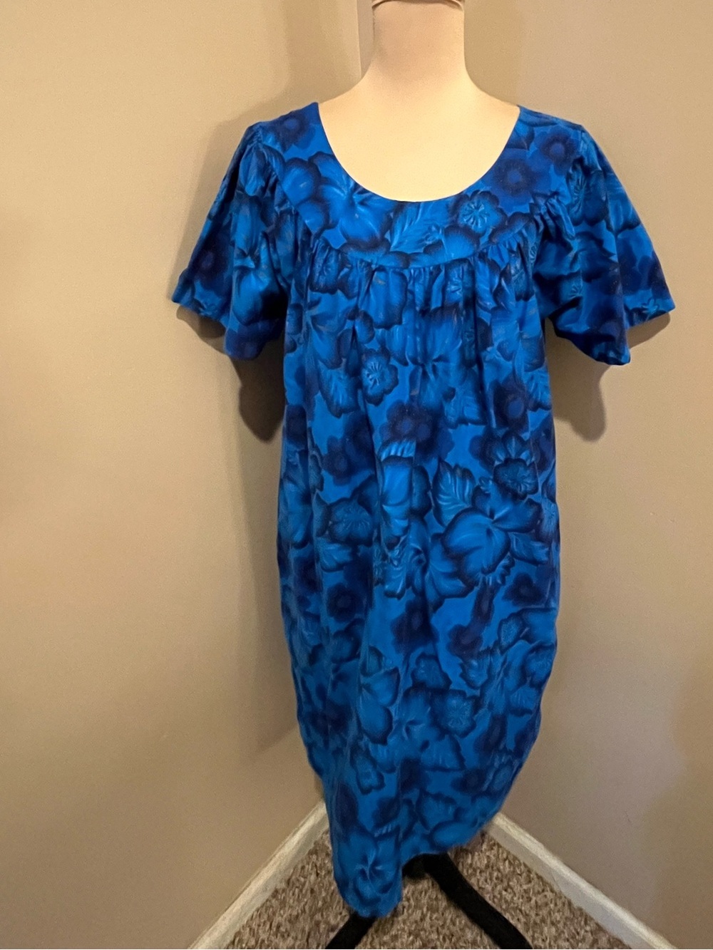 Charmode Hawaiian 1960s Cotton Blue Floral Scoop Neck MuuMuu
